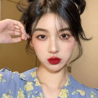 陆毅女儿的长腿太惊人，在上百人中一眼就能认出来
